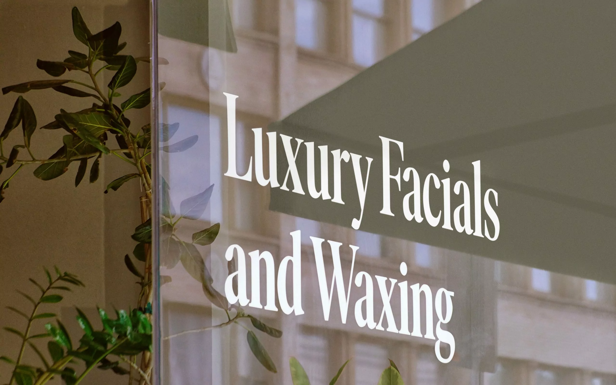 Vedros_CheeksSpa_Signage3